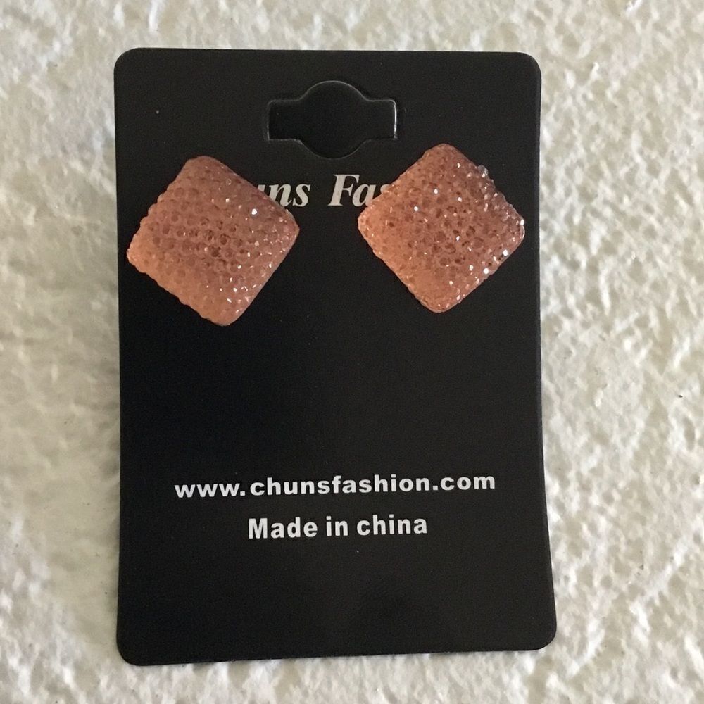 Textured Gem Cluster Square Stud Earrings (H15)